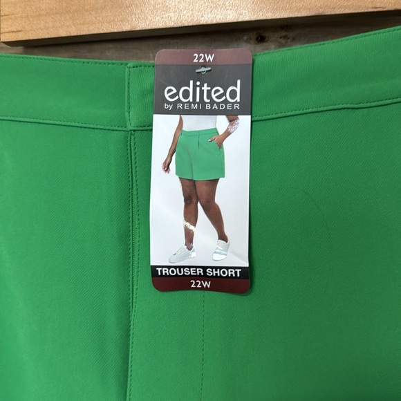 Edited by‎ Remi Bader Women's Green Trousers Shorts Plus Size 22 W - Picture 3 of 4